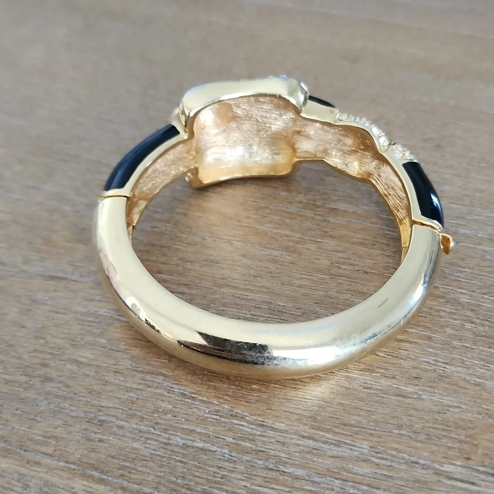 Vintage 1970s Jeweled Elephant Bracelet Gilt Metal Black Enamel Hinged Bangle - Picture 5 of 7